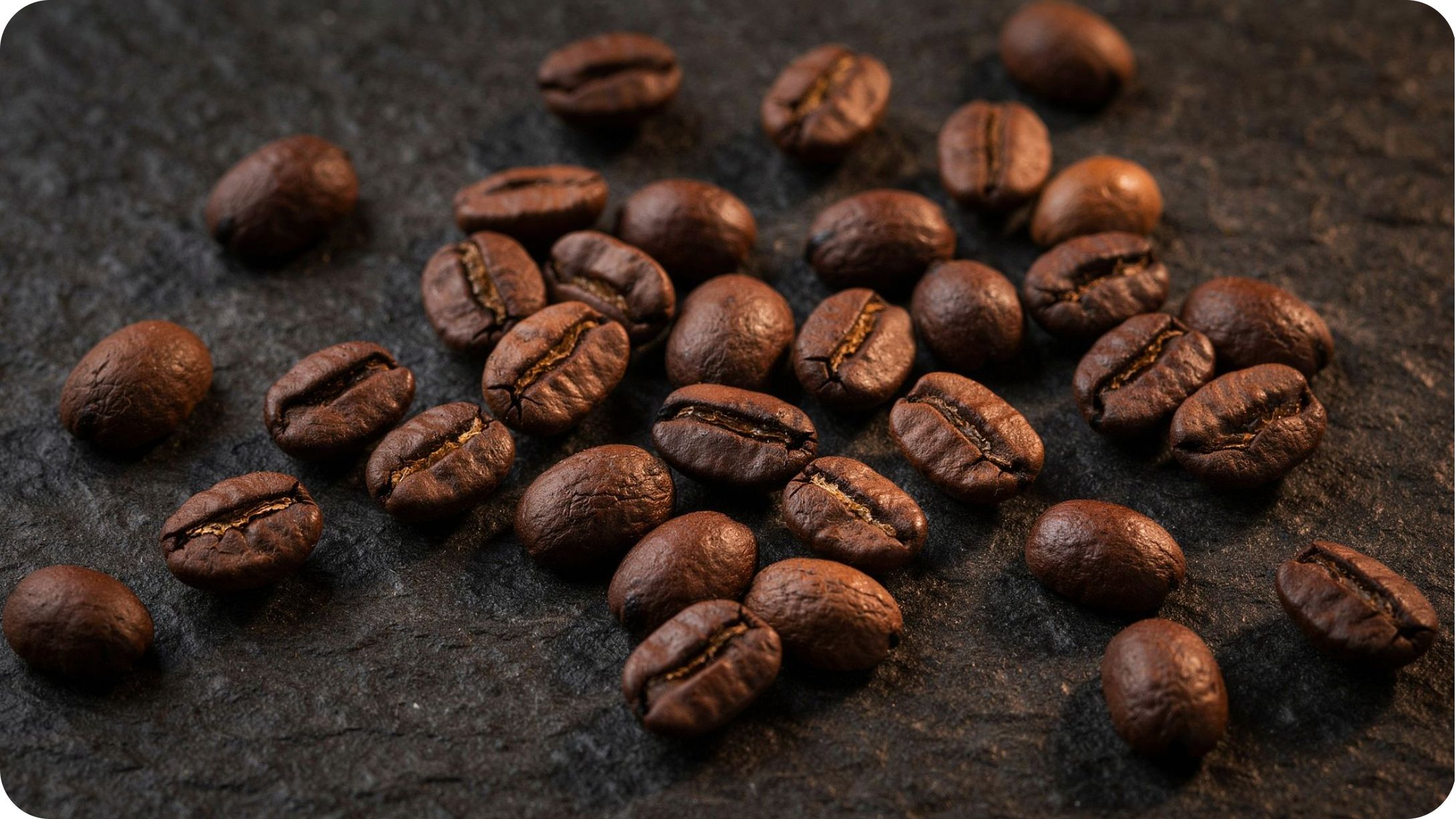 Dark roasted NOVRE coffee beans